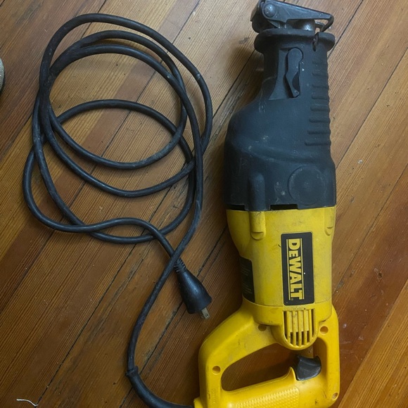 Dewalt Dw310 reciprocating saw works great - Picture 2 of 2